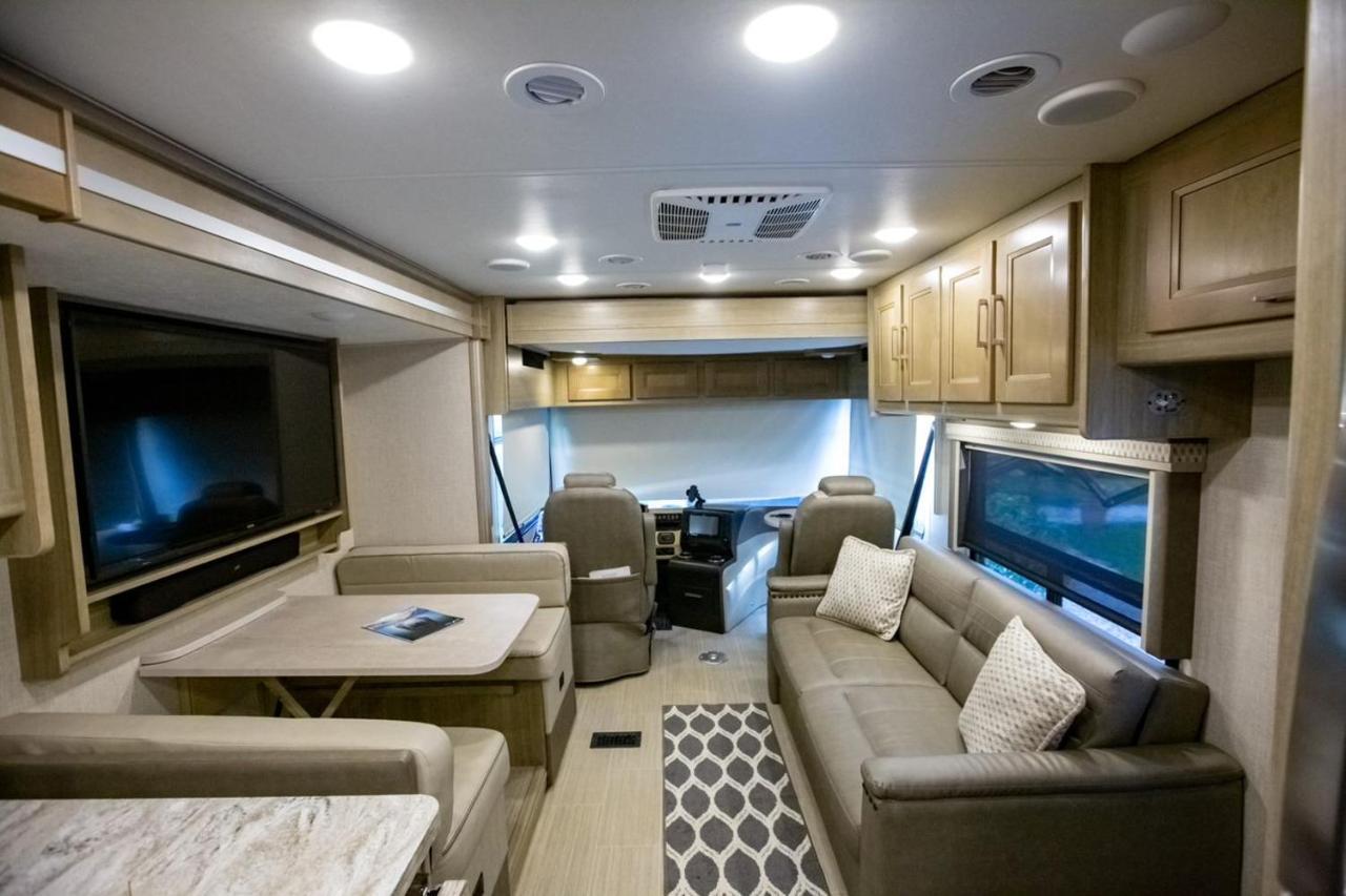 River Safaris, Stationary Class A Motorcoach, Old Homosassa Exterior foto